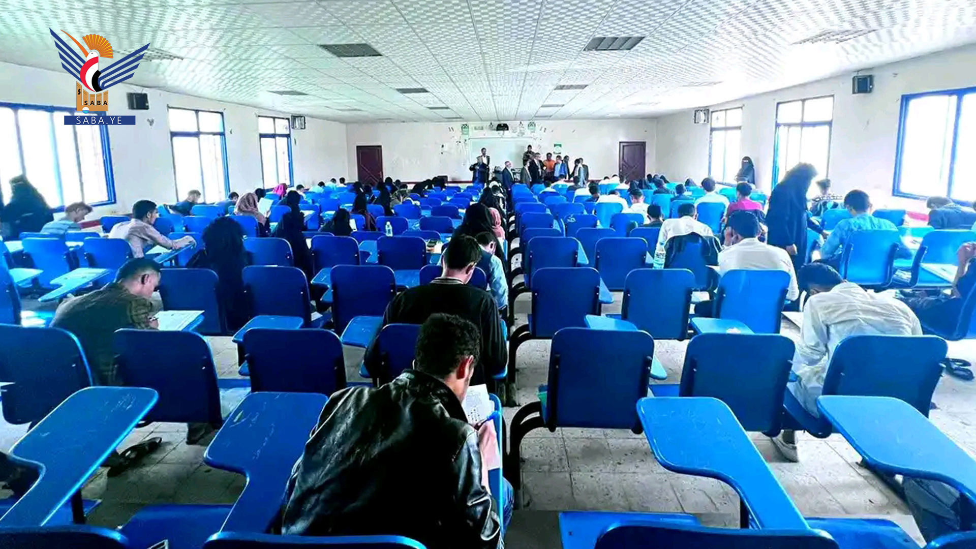 تدشين الاختبارات النهائية للفصل الدراسي الأول بكلية العلوم الإدارية بجامعة إب