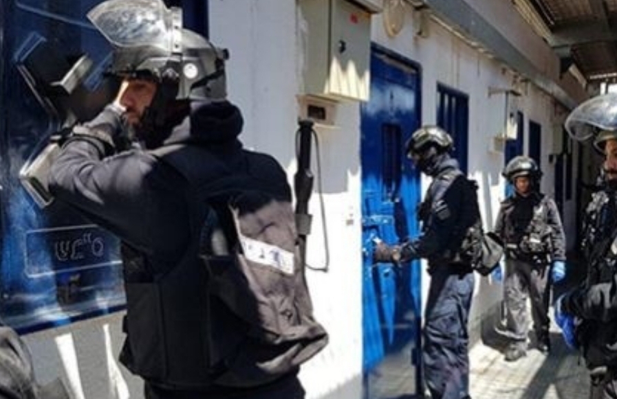 مؤسسات الأسرى الفلسطينية : العدو ينفذ جرائم بحق المعتقلين هي الأخطر منذ عقود مؤسسات الأسرى الفلسطينية : العدو ينفذ جرائم بحق المعتقلين هي الأخطر منذ عقود