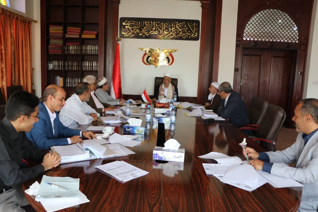 مجلس القضاء يوجه باتخاذ الإجراءات القانونية بحق المنقطعين