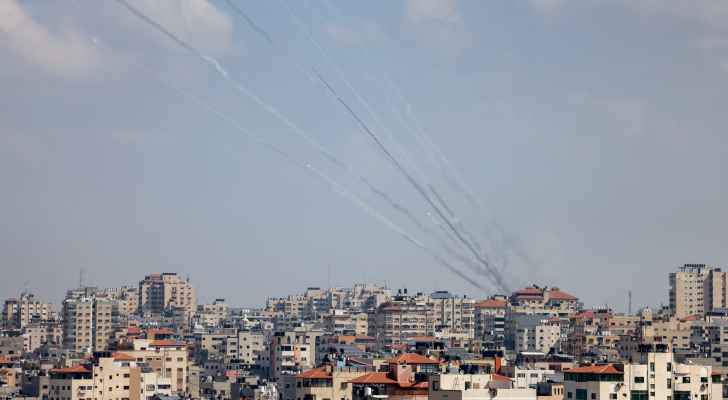 كتائب القسام تدك مستوطنة نتيفوت بالصواريخ واشتباكات بعدة محاور لصد محاولات توغل