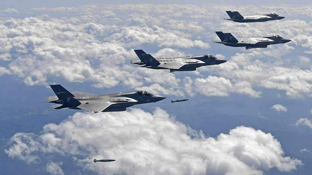 الخارجية الروسية: موسكو سترد على قيام أمريكا بتسليم بريطانيا “إف-35” قادرة على حمل رؤوس نووية