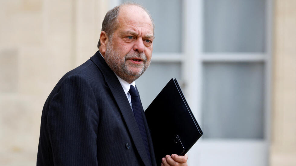 في سابقة من نوعها… وزير العدل الفرنسي يمثل أمام القضاء بتهمة حماية “مصالح بشكل غير قانوني”