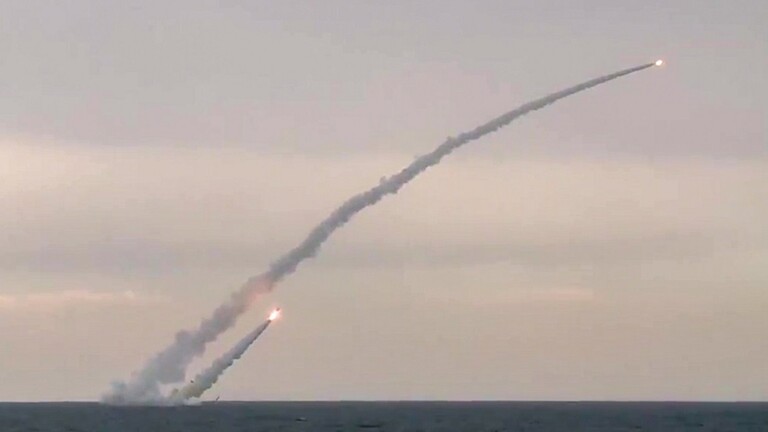 روسيا تختبر قدرات غواصة نووية جديدة على إطلاق الصواريخ