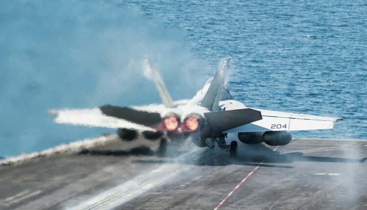 مقتل خمسة جنود أمريكيين جراء تحطم طائرة عسكرية في البحر المتوسط