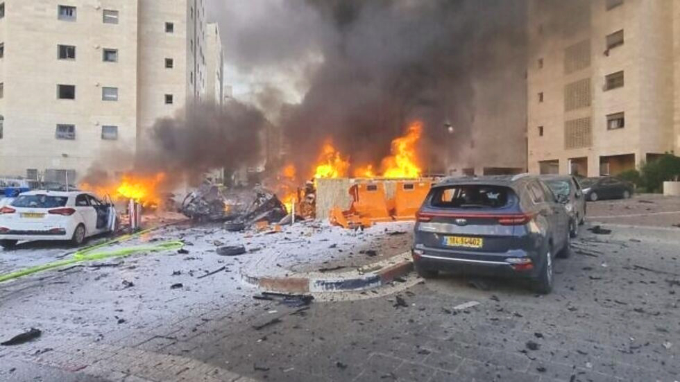 إعلام العدو: وقوع أضرار في المنازل جراء سقوط الصواريخ على مدينة عسقلان