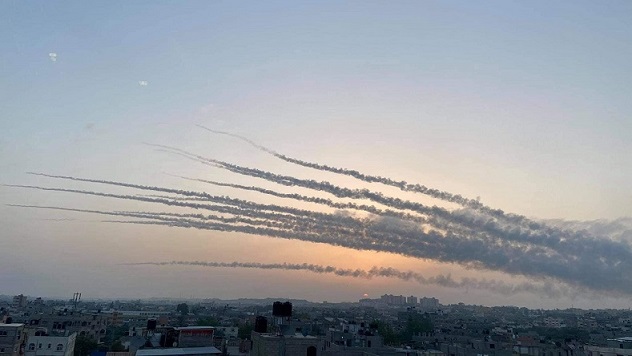 إعلام العدو الصهيوني يعترف بإصابة ثلاثة صهاينة جراء قصف القسام مدينة “تل أبيب” المحتلة