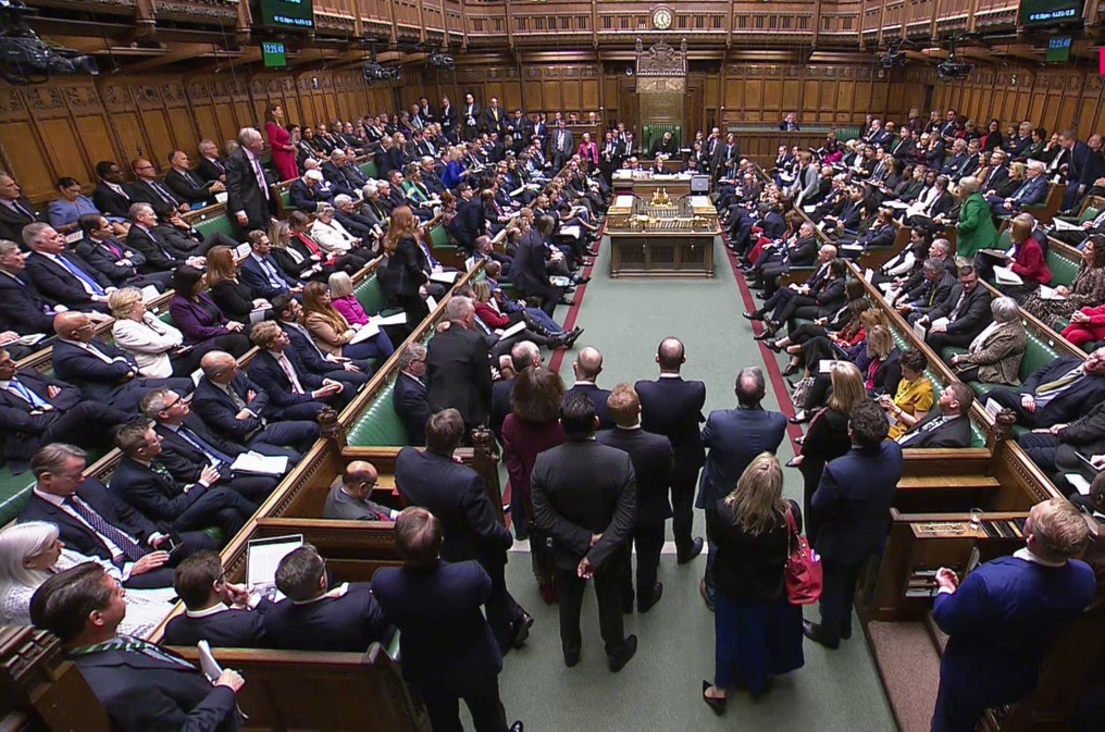 “العموم البريطاني” يرفض تعديل سياسات الحكومة بشأن غزة واستقالات متوقعة بالجملة