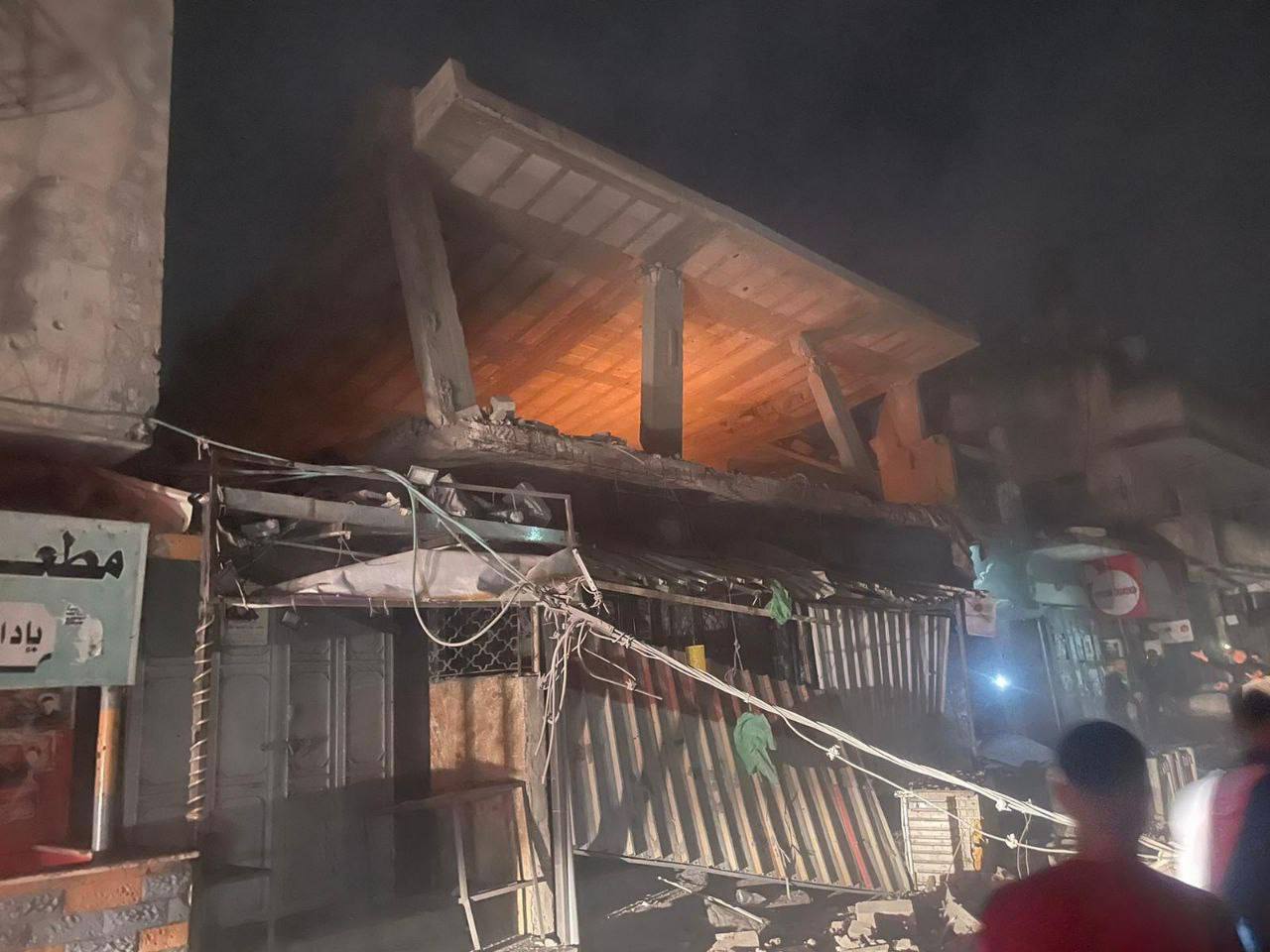 استشهاد خمسة فلسطينيين جراء قصف العدو الصهيوني مقر “فتح” بمخيم بلاطة