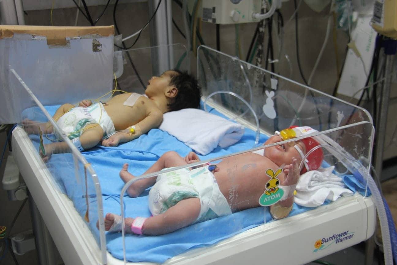 الهلال الأحمر الفلسطيني: إجلاء 31 من الأطفال الخدج في مجمع الشفاء