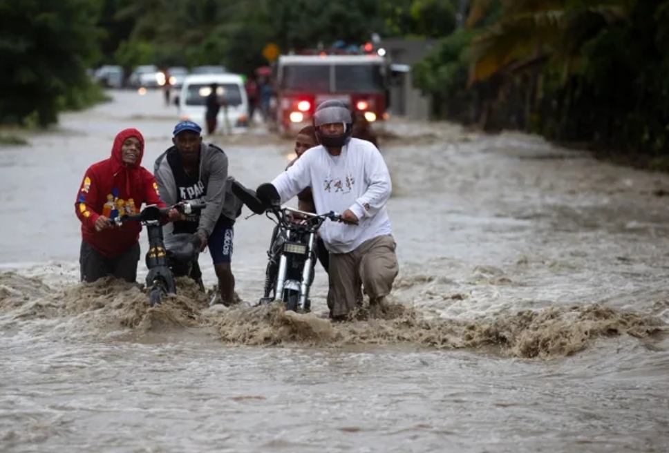 الأمطار الغزيرة في الدومينيكان تتسبب في وفاة 21 شخصاً على الأقل
