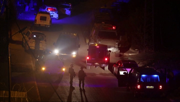 إصابة مواطن فلسطيني برصاص العدو الصهيوني على مدخل الخليل الشمالي