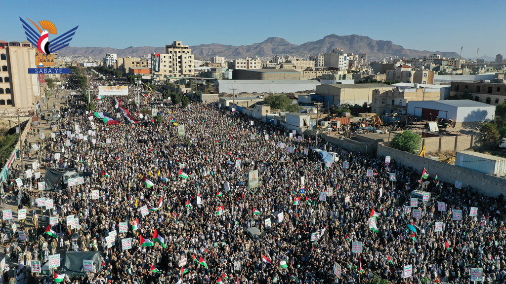 فيديو || مسيرة كبرى في العاصمة صنعاء دعماً لخيارات المقاومة وصمود الشعب الفلسطيني فيديو || مسيرة كبرى في العاصمة صنعاء دعماً لخيارات المقاومة وصمود الشعب الفلسطيني