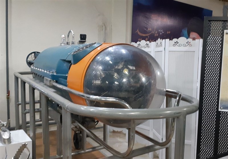 الجيش الإيراني يزيح الستار عن غواصة مُسيرة قادرة على تدمير الألغام