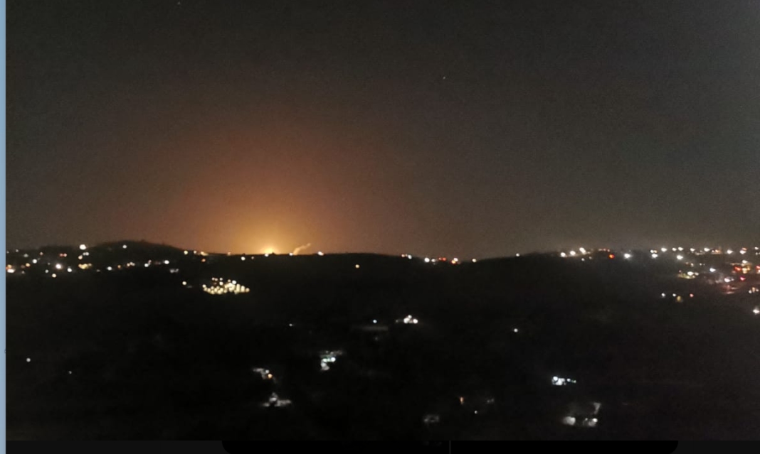 المقاومة اللبنانية تستهدف مرابض مدفعية العدو في “ديشون” وتحقق إصابات مباشرة