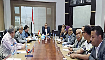 وزير المياه والبيئة يرأس اجتماعاً لمناقشة التدخلات المنفذة للحد من الكوليرا