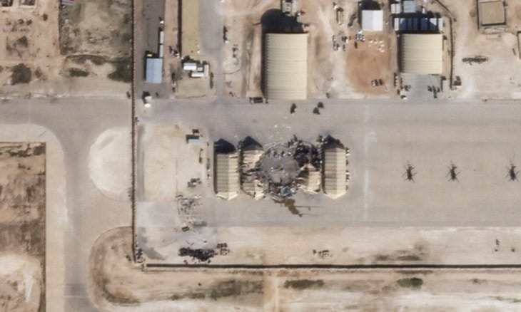 للمرة الثانية خلال ساعات.. المقاومة العراقية تستهدف قاعدة “عين الأسد” الأمريكية