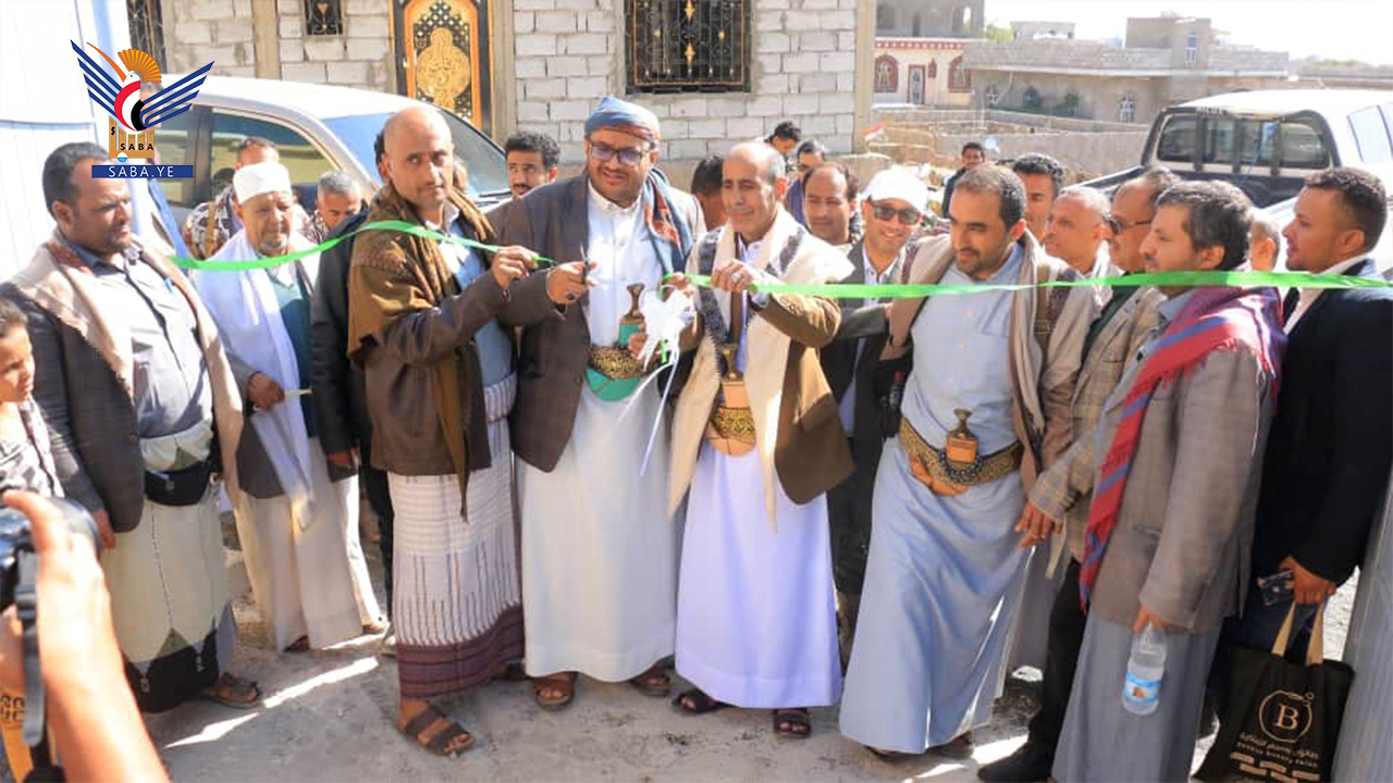 المساوى والكبسي يفتتحان مركزين لمحو الأمية وتعليم الكبار بمديرية التعزية