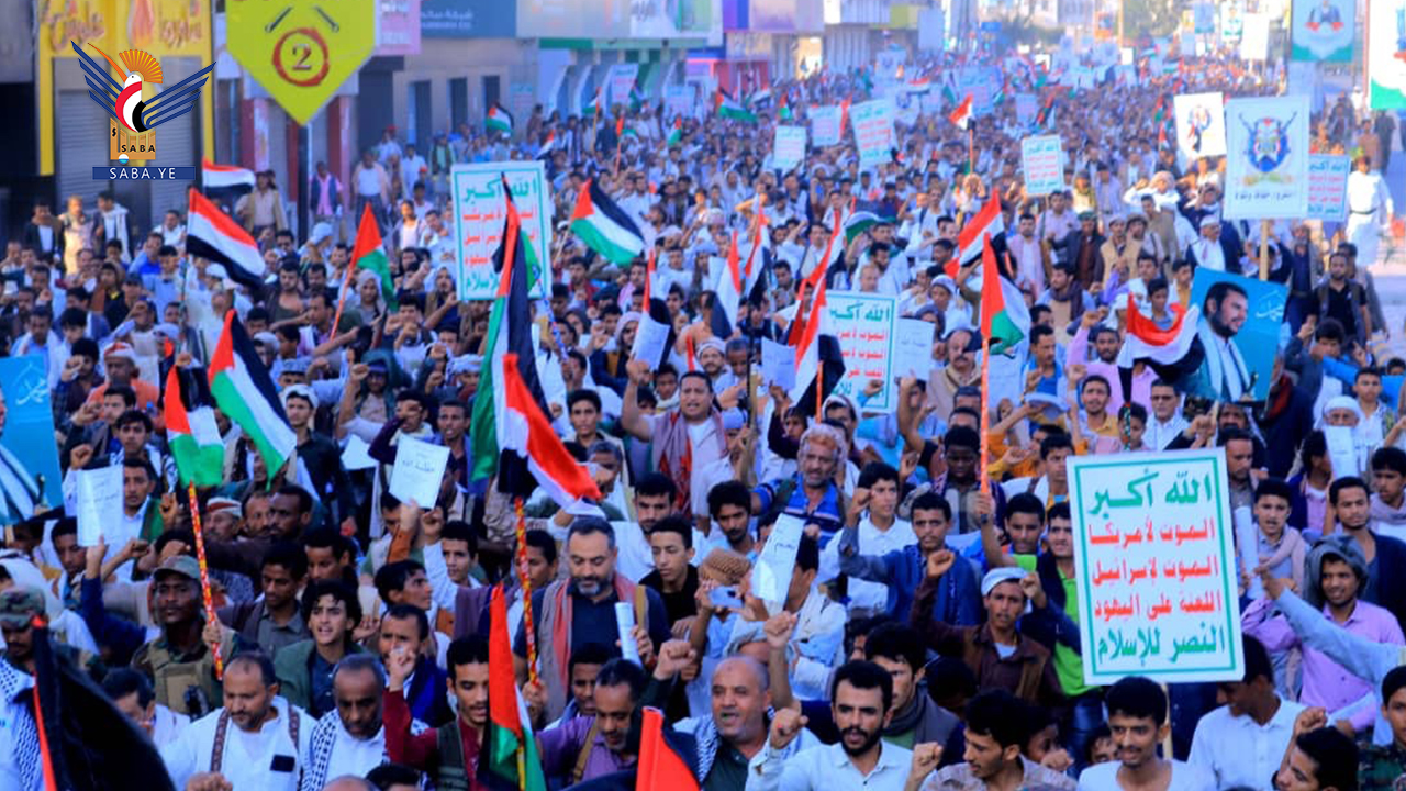 حشود جماهيرية كبرى بالحديدة في مسيرة “مع غزة حتى النصر”