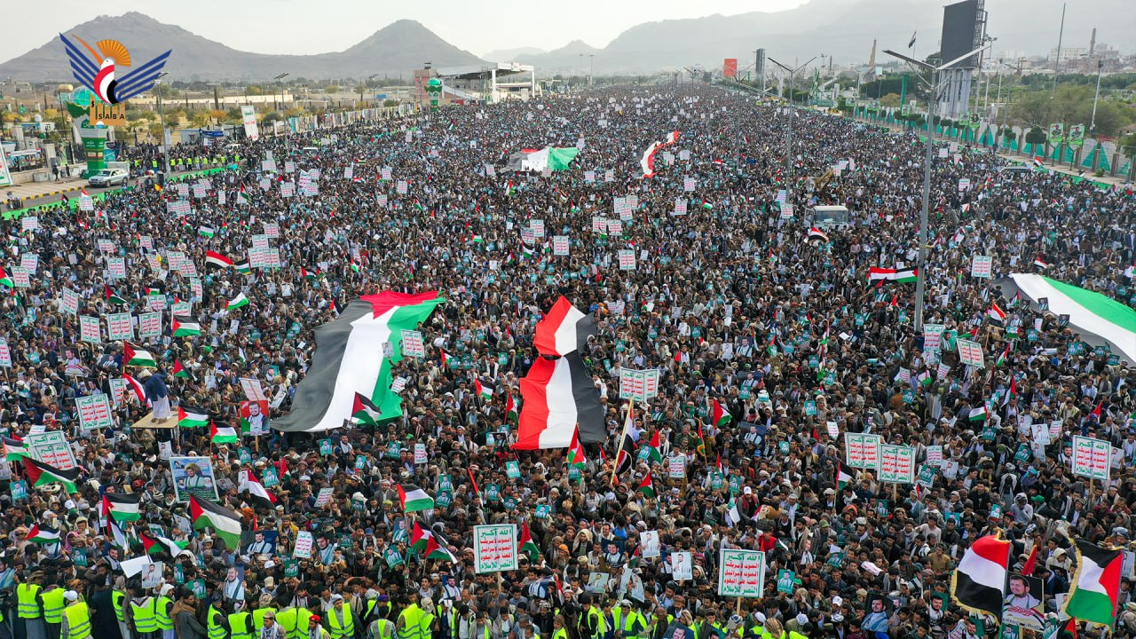 ميدان السبعين في العاصمة صنعاء يشهد طوفانا بشريا نصرة لغزة