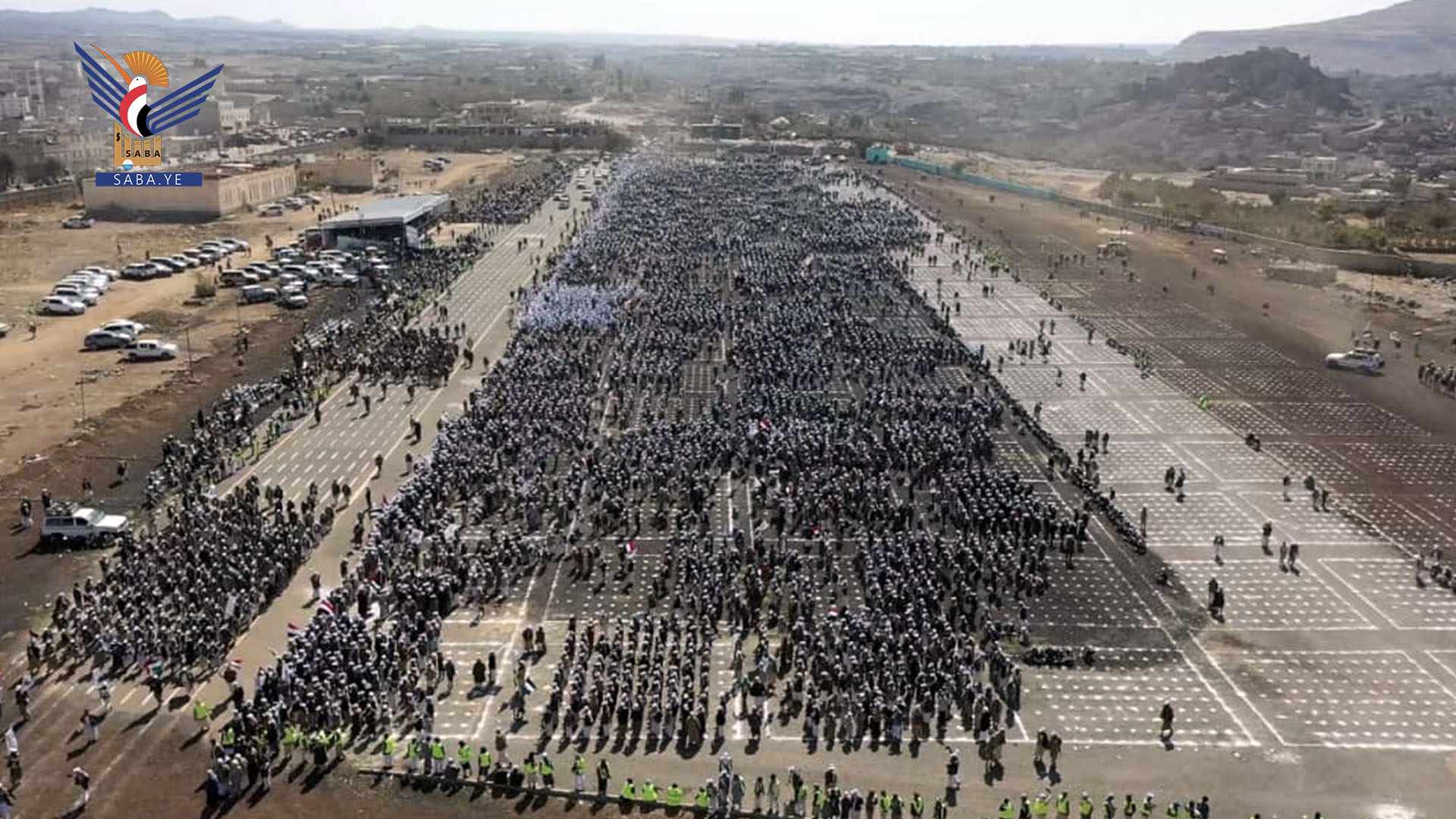 عرض شعبي مسلح لـ 23 ألف من خريجي دورات “طوفان الأقصى” بعمران