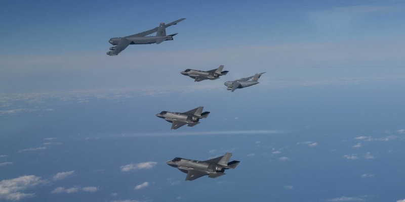 مناورات أمريكية يابانية كورية مشتركة بمشاركة قاذفة استراتيجية