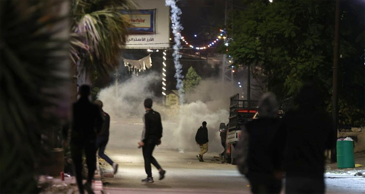 اصابة خمسة فلسطينيين برصاص العدو إثر اقتحامه مدينة رام الله