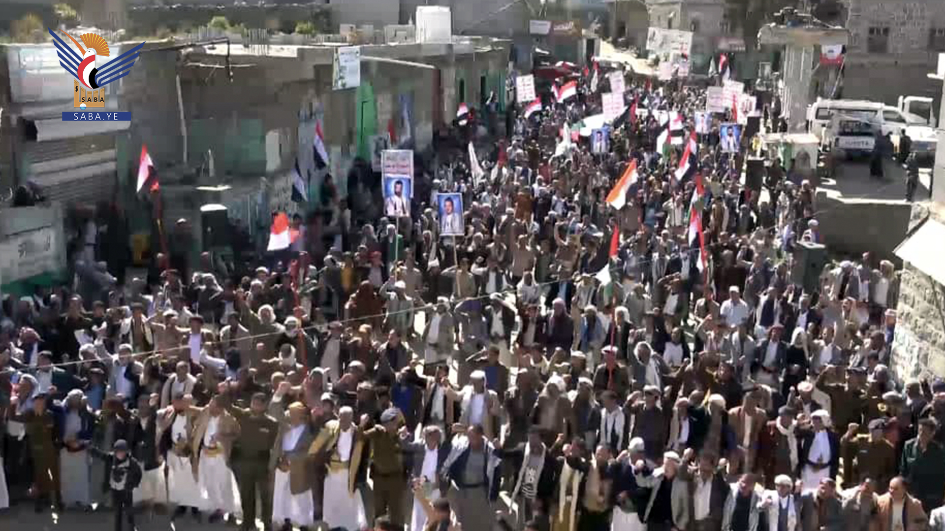 مسيرة جماهيرية في ريمة تحت شعار “معكم حتى النصر، والأمريكي لن يوقفنا”