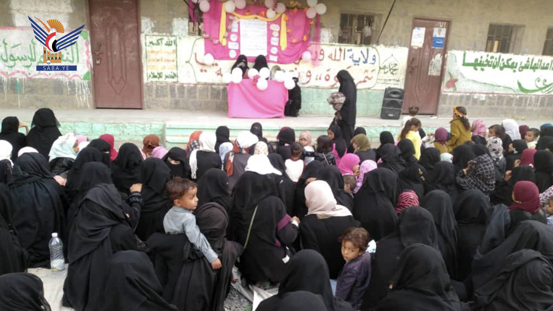 فعاليتان ووقفة للهيئة النسائية في حجة بذكرى ميلاد الزهراء 