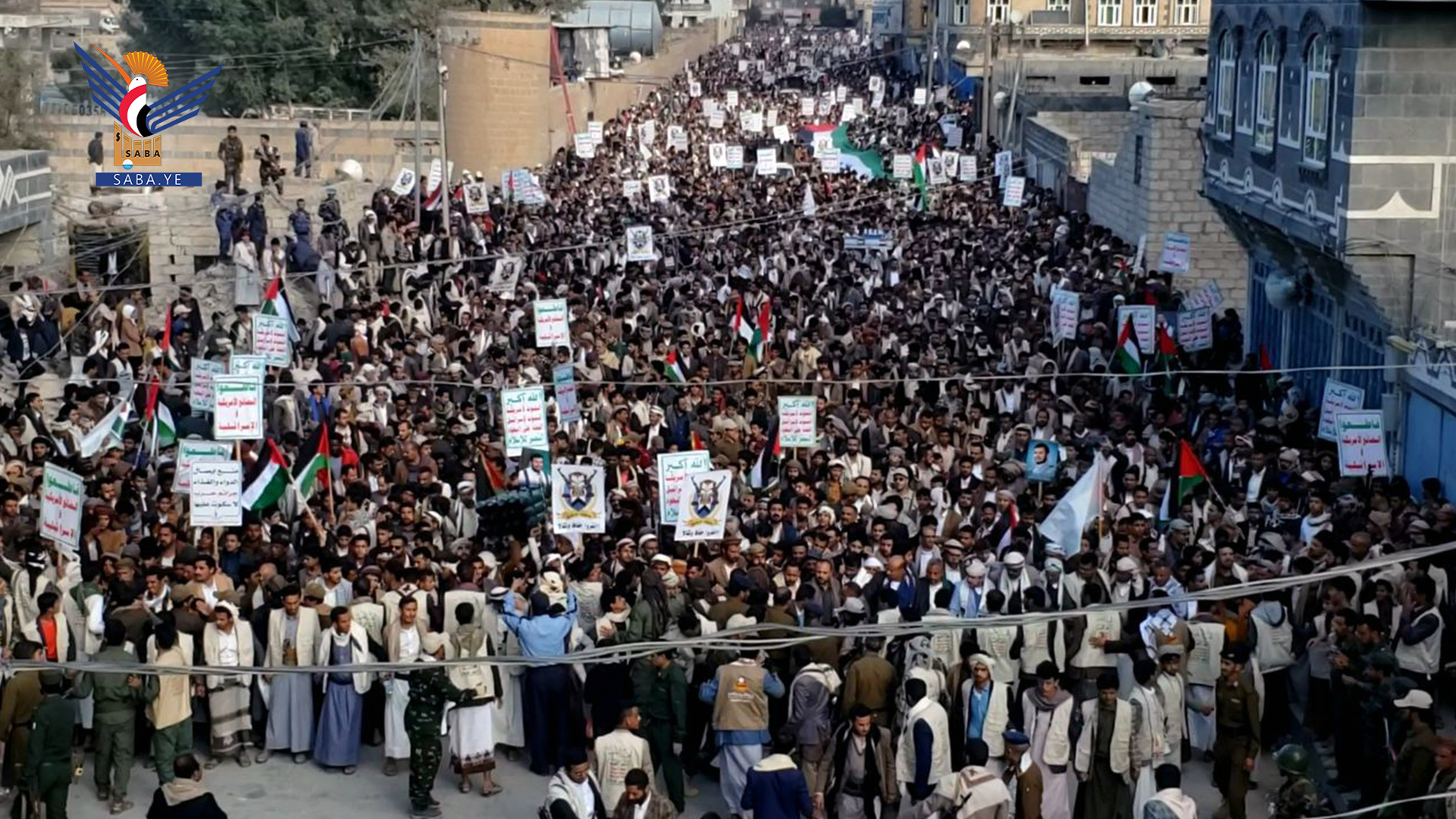 مسيرة حاشدة في ذمار تنديداً بالاعتداء الأمريكي على القوات البحرية اليمنية