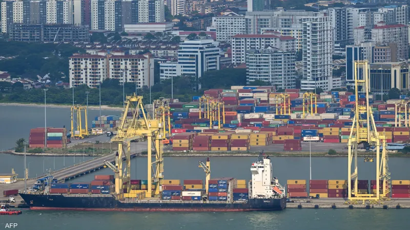 رئيس مجلس النواب يشيد بقرار منع رسو السفن الإسرائيلية بالموانئ الماليزية