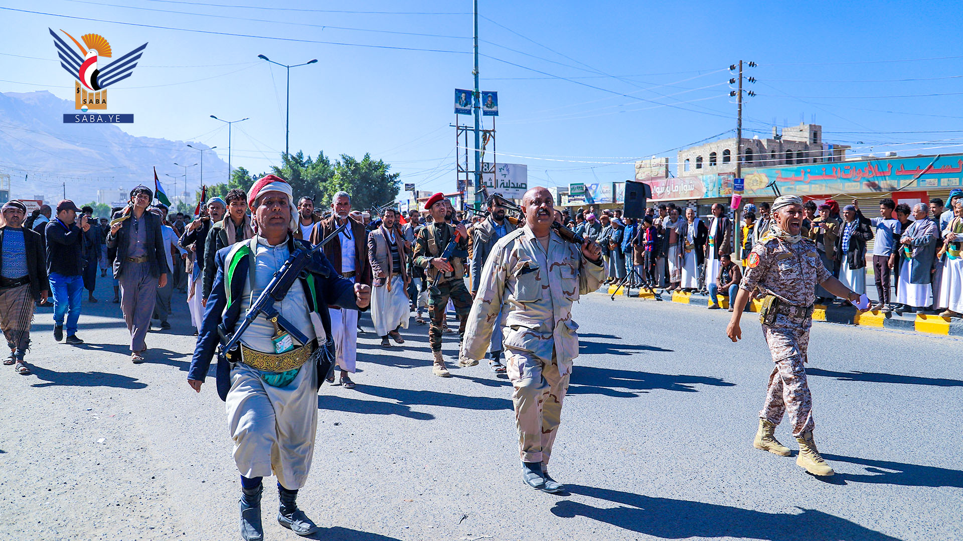 وقفة وعرض عسكري في مديرية شعوب بالأمانة تضامنا مع فلسطين