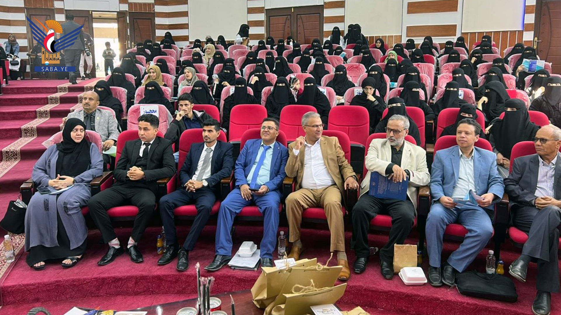 مناقشة بحوث تخرج الدفعة الأولى من برنامج الطب والجراحة بجامعة إب