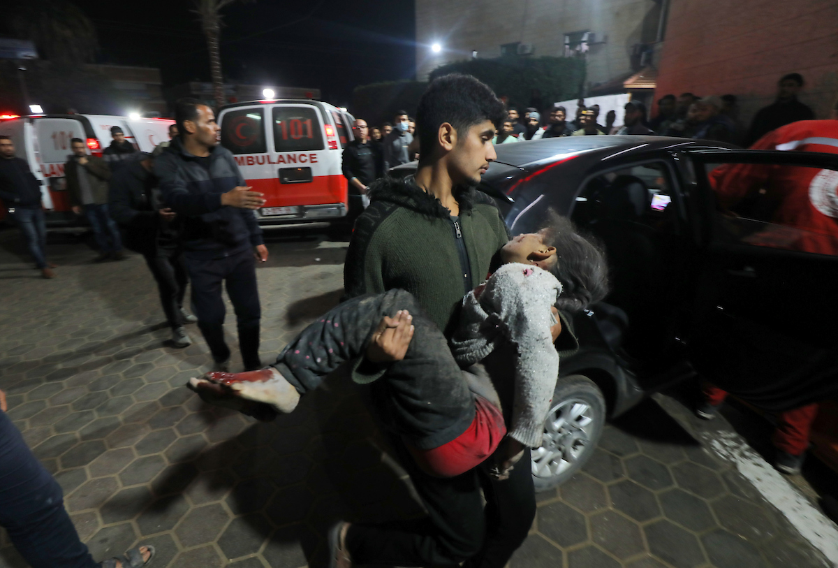 استشهاد ثمانية فلسطينيين بقصف صهيوني استهدف سيارة مدنية بخان يونس