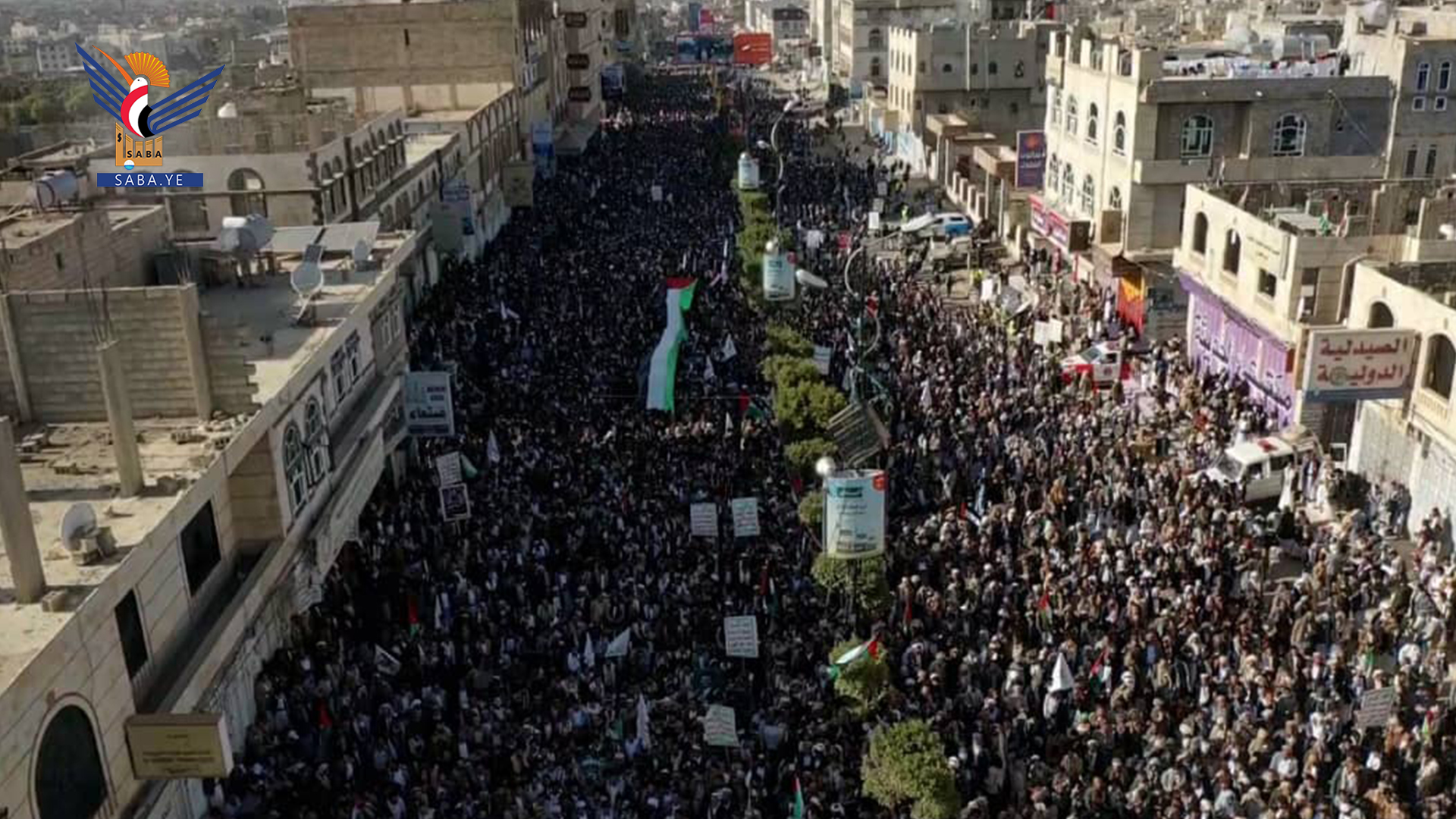 مسيرة حاشدة بمدينة عمران تندد بالعدوان الأمريكي البريطاني على اليمن