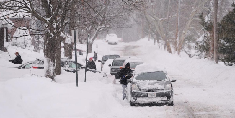 عواصف ثلجية مدمرة تجتاح أمريكا وتتسبب في إلغاء أكثر من ألف رحلة جوية