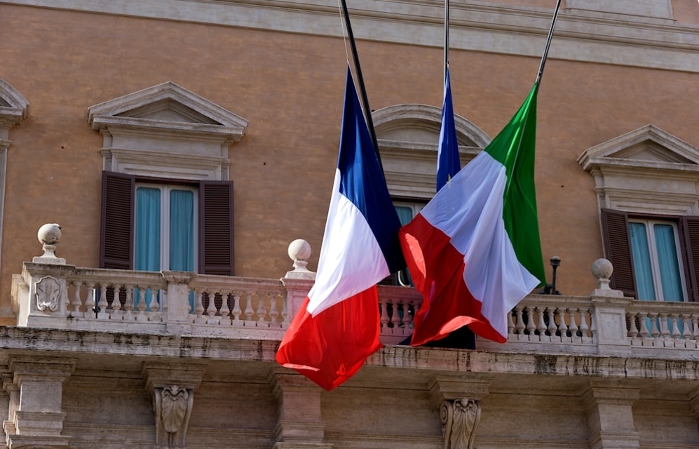 “التايمز”: غياب فرنسا وإيطاليا عن الضربات على اليمن كشف تصدع المجتمع الدولي