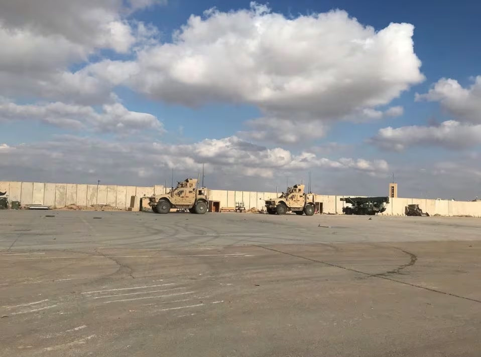 المقاومة العراقية تتبنّى استهداف قاعدة “عين الأسد” الأمريكية بالصواريخ