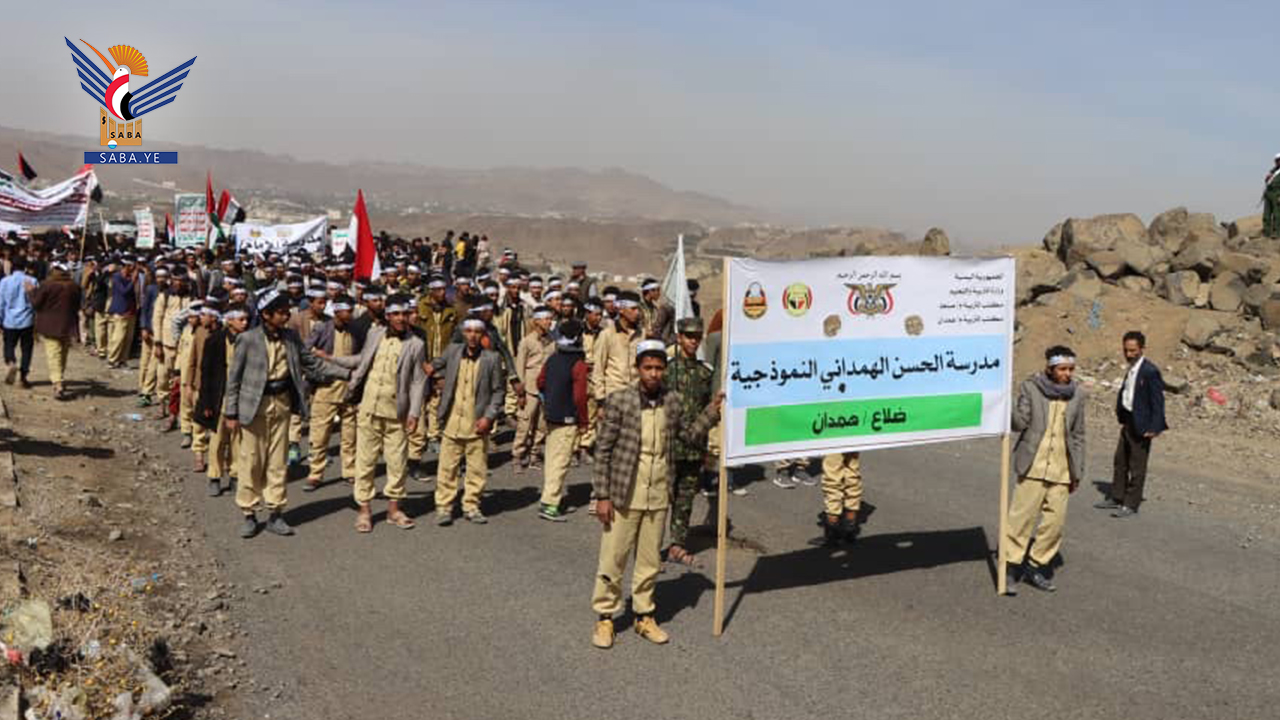 عرض عسكري شعبي لخريجي الدفعة الثانية من مراكز طوفان الأقصى بمديرية همدان