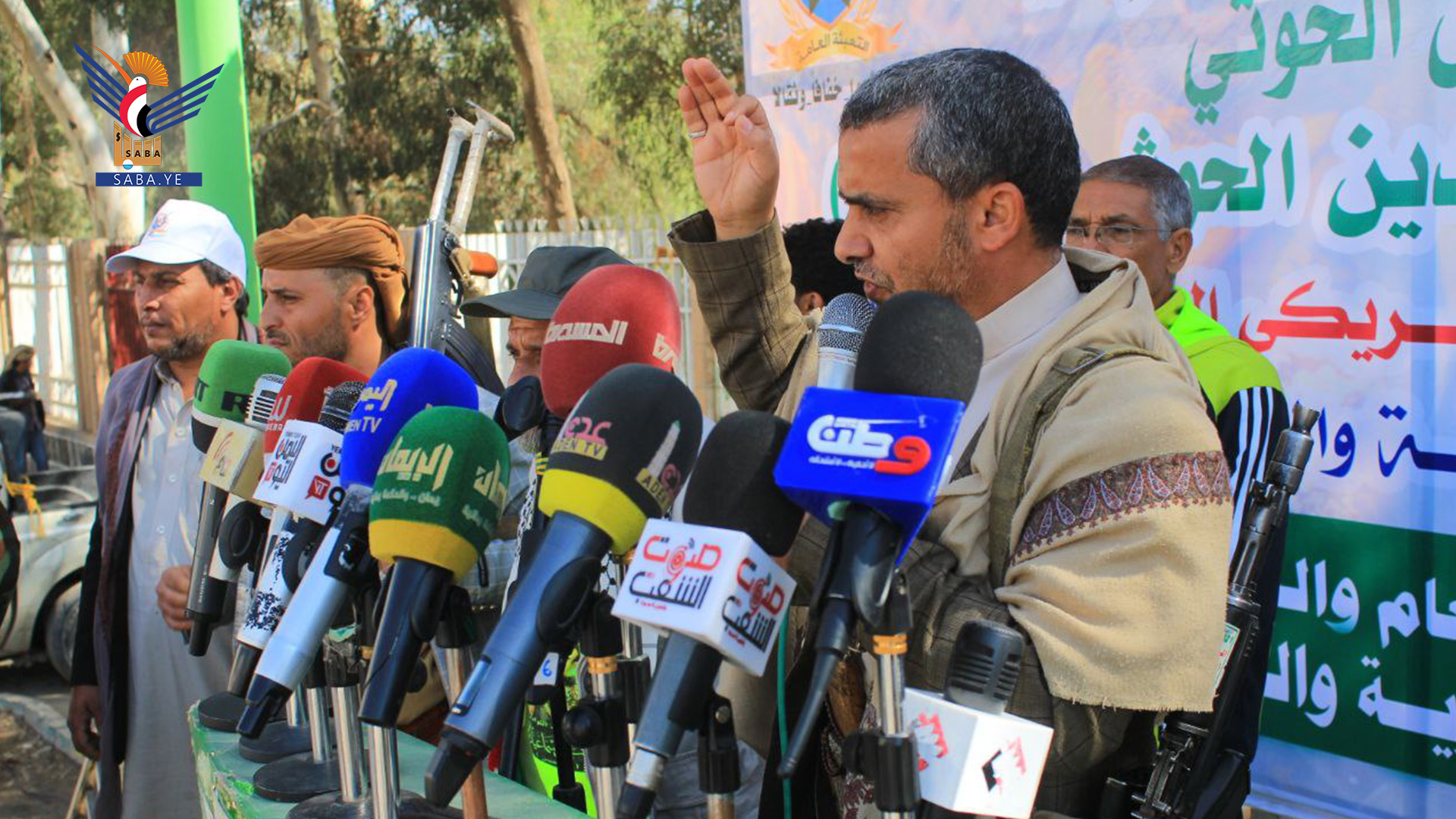 وقفة مسلحة وعرض عسكري شعبي بمديرية الثورة بأمانة العاصمة