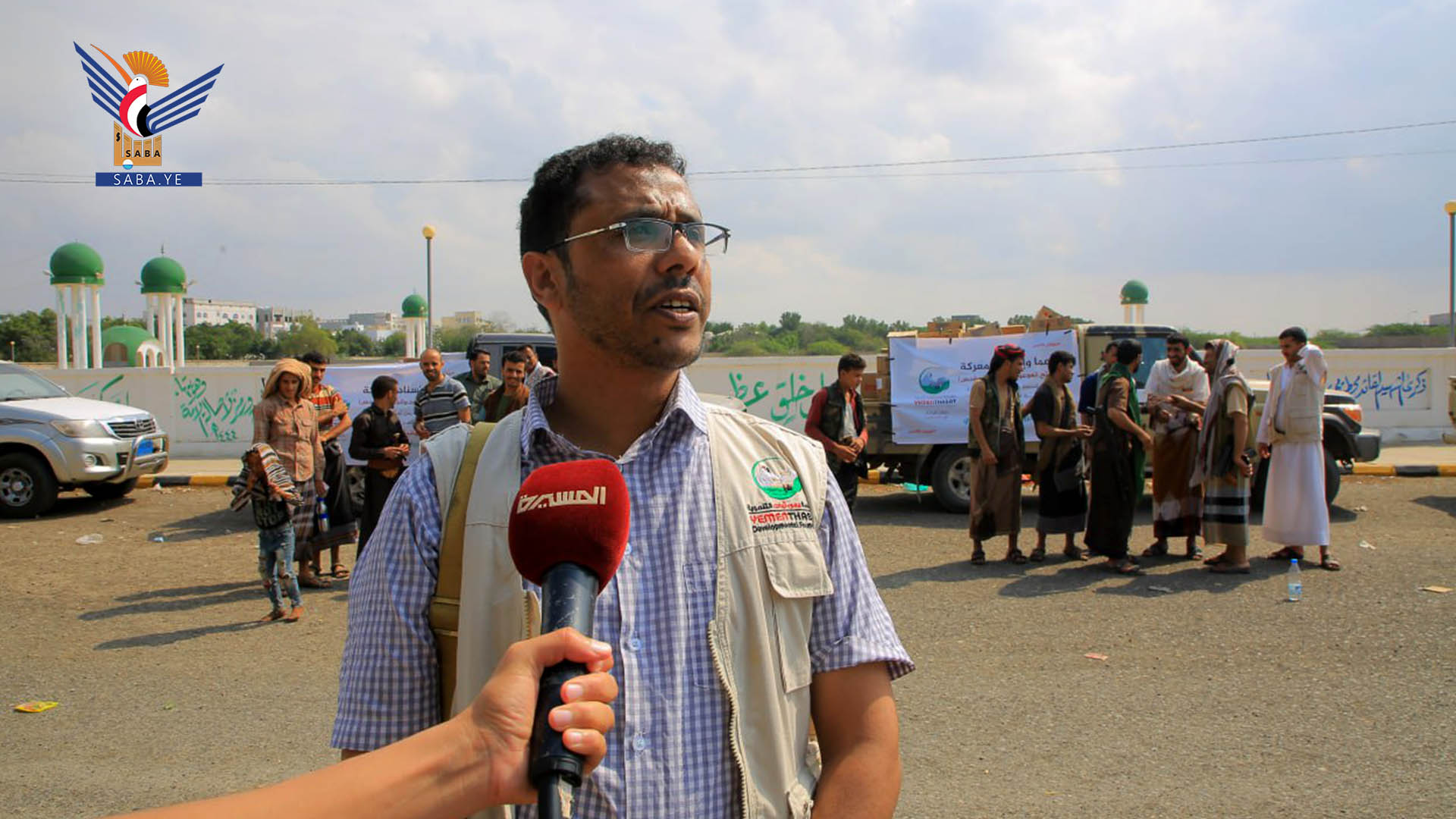 الحديدة .. مؤسسة يمن ثبات تقدم قافلة غذائية دوائية للقوات البحرية