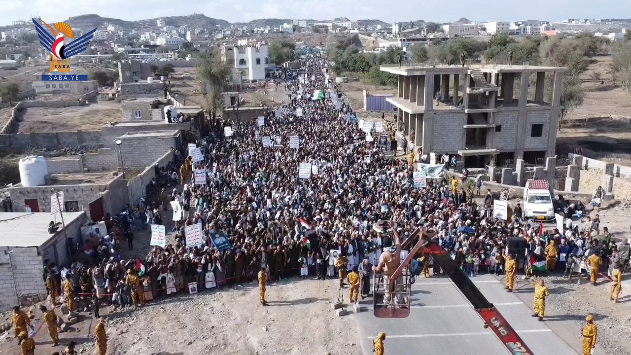 مسيرتان بمحافظة تعز تحت شعار “مع غزة ملتزمون حتى النصر”