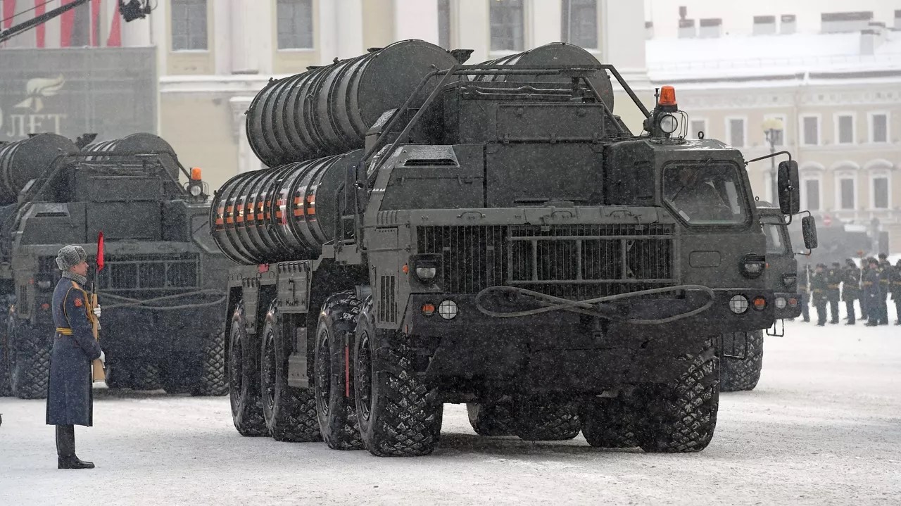 روسيا سترد على نشر الأسلحة النووية الأمريكية في بريطانيا