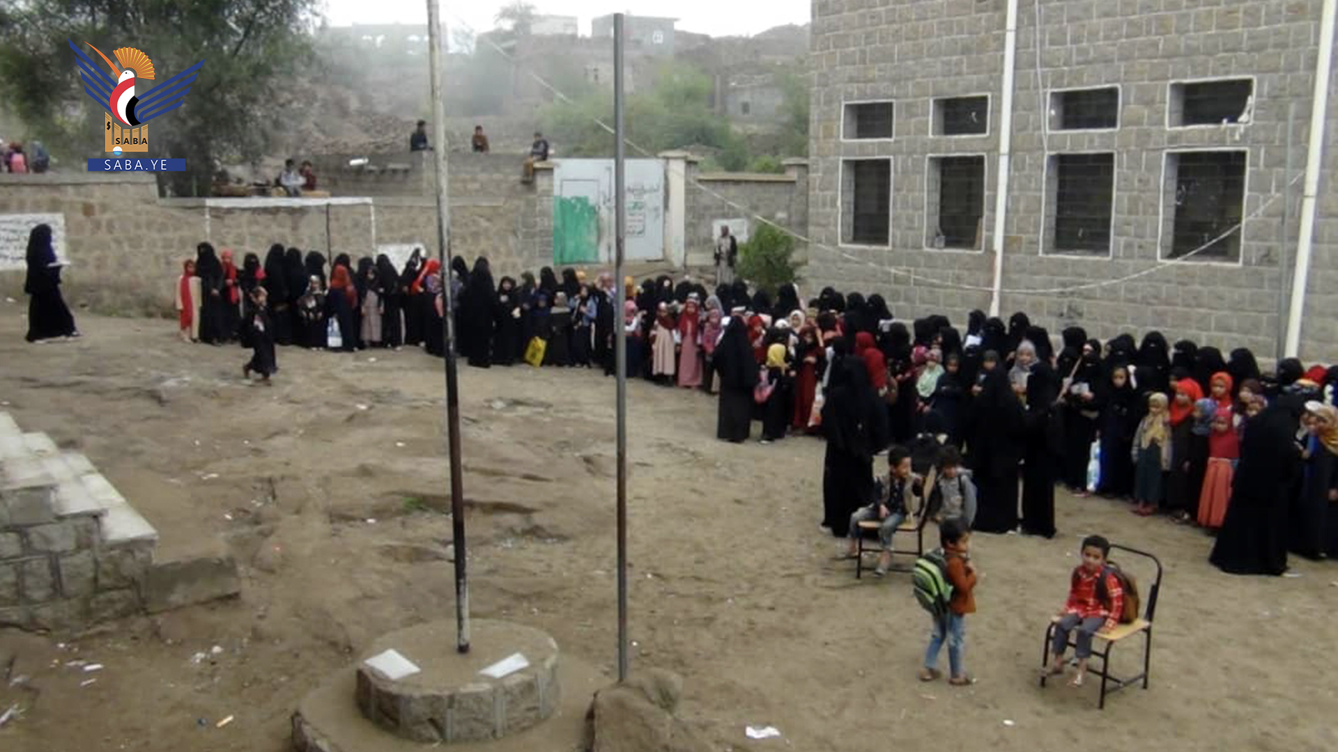 الهيئة النسائية بمديرية جبل راس تنظم فعالية بذكرى الشهيد القائد والتضامن مع غزة