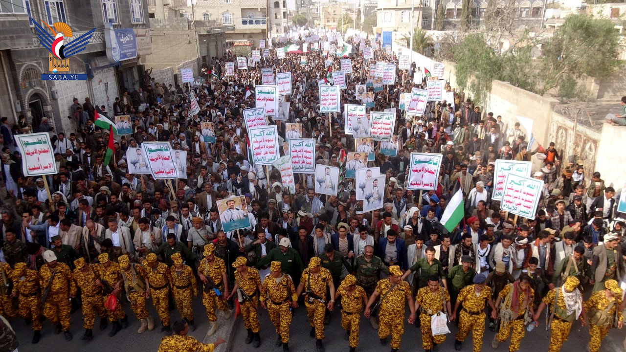 مسيرة جماهيرية بذمار  تحت شعار “ثابتون على الموقف.. مع غزة حتى النصر”