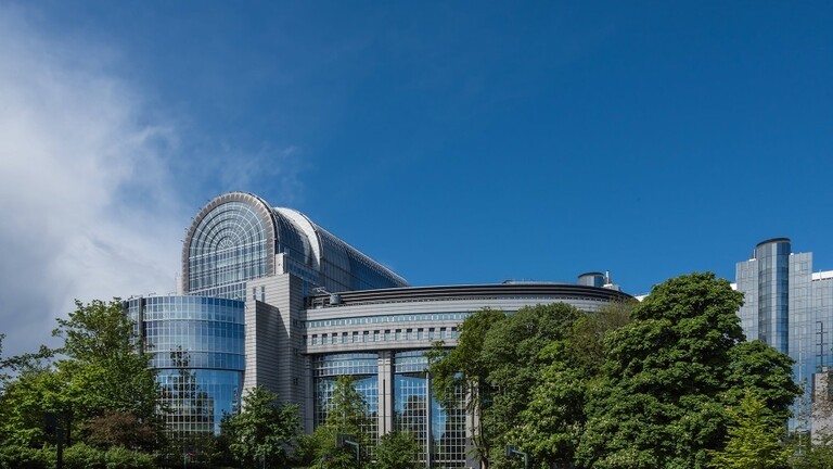 لوغفينوف: الانتخابات الأمريكية تؤرق أوروبا أكثر من انتخابات البرلمان الأوروبي