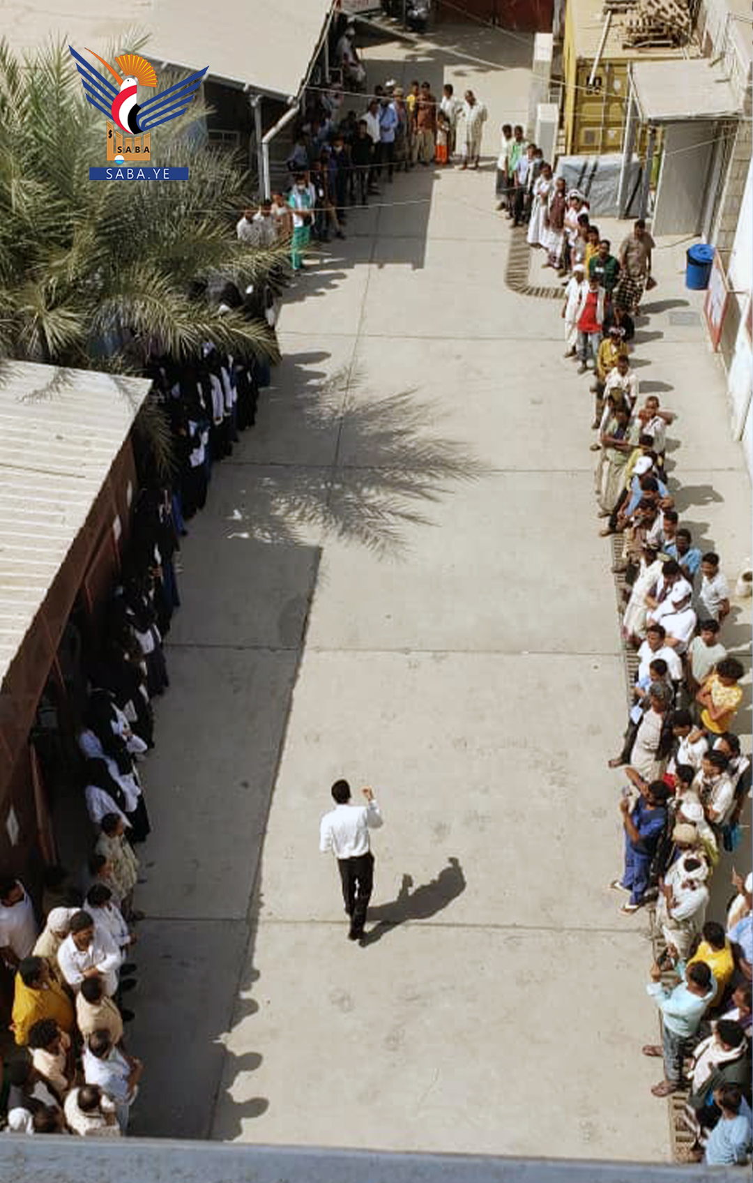 وقفة تضامنية بمستشفى عبس في حجة مع القطاع الصحي في غزة