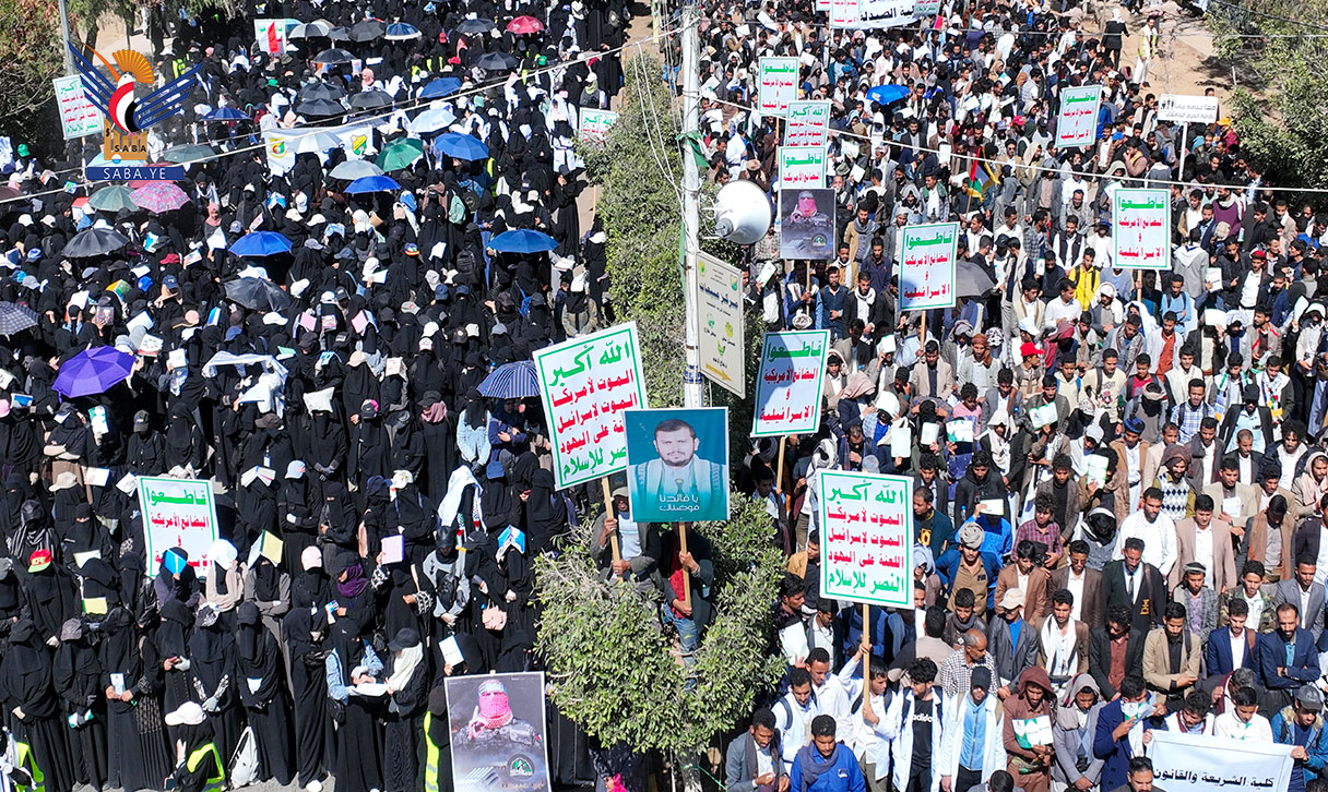 مسيرة ووقفة  طلابية وأكاديمية حاشدة بجامعة صنعاء تضامناً مع الشعب الفلسطيني