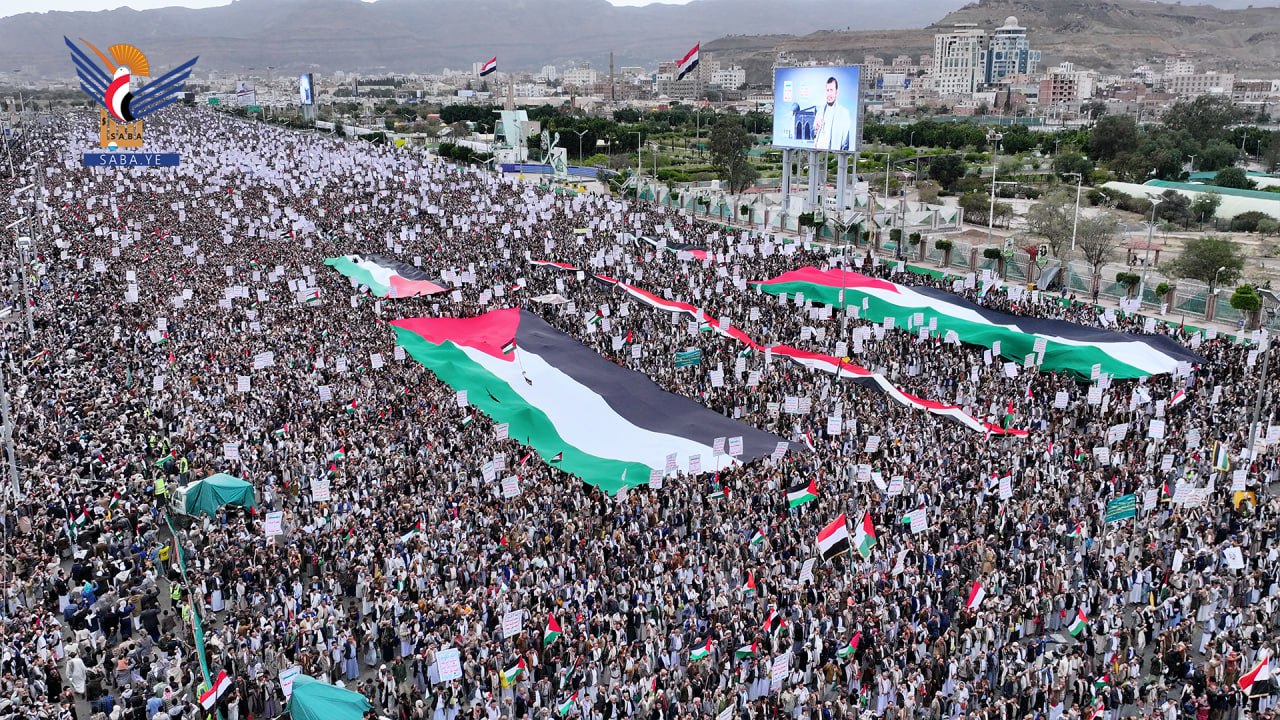 حشد مليوني بالعاصمة صنعاء بمسيرة “ساحاتنا جهاد.. ثابتون مع غزة حتى النصر”