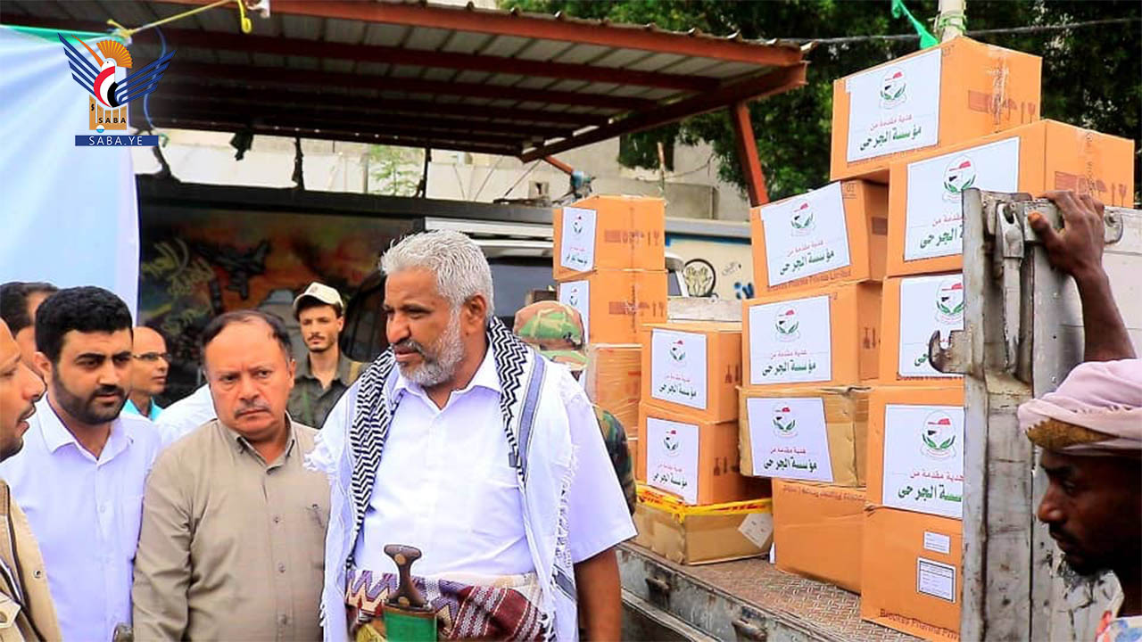 تسليم أدوية ومستلزمات طبية للمنطقة العسكرية الخامسة بالحديدة