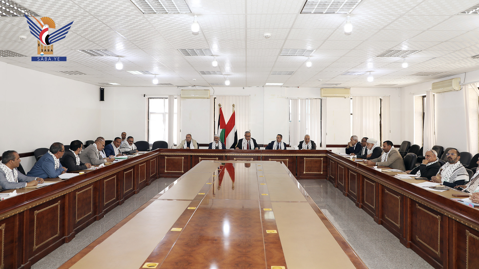 اجتماع برئاسة الدكتور بن حبتور للترتيب لانعقاد المؤتمر الثاني “فلسطين قضية الأمة المركزية”